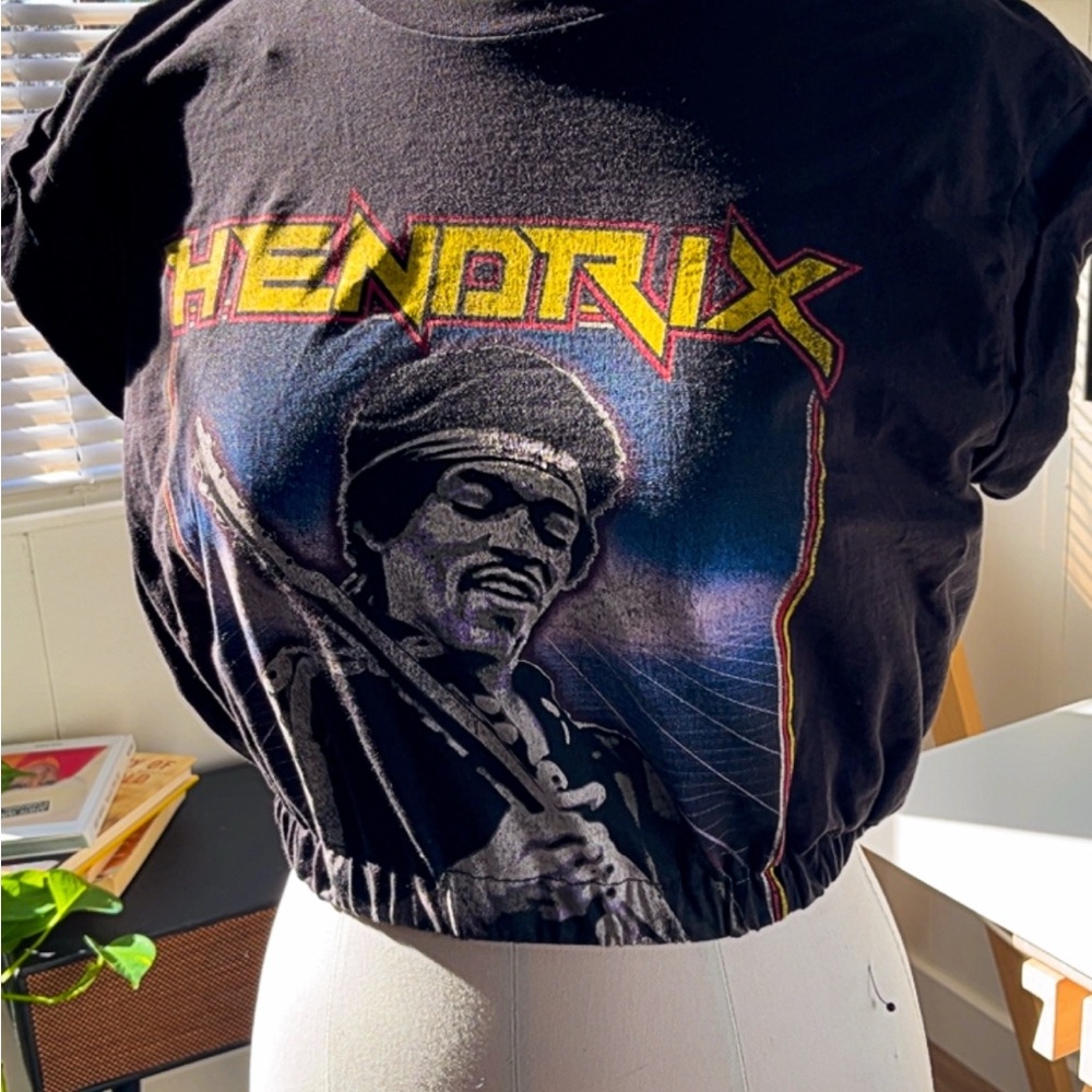 Hendrix Graphic Black Crop Top